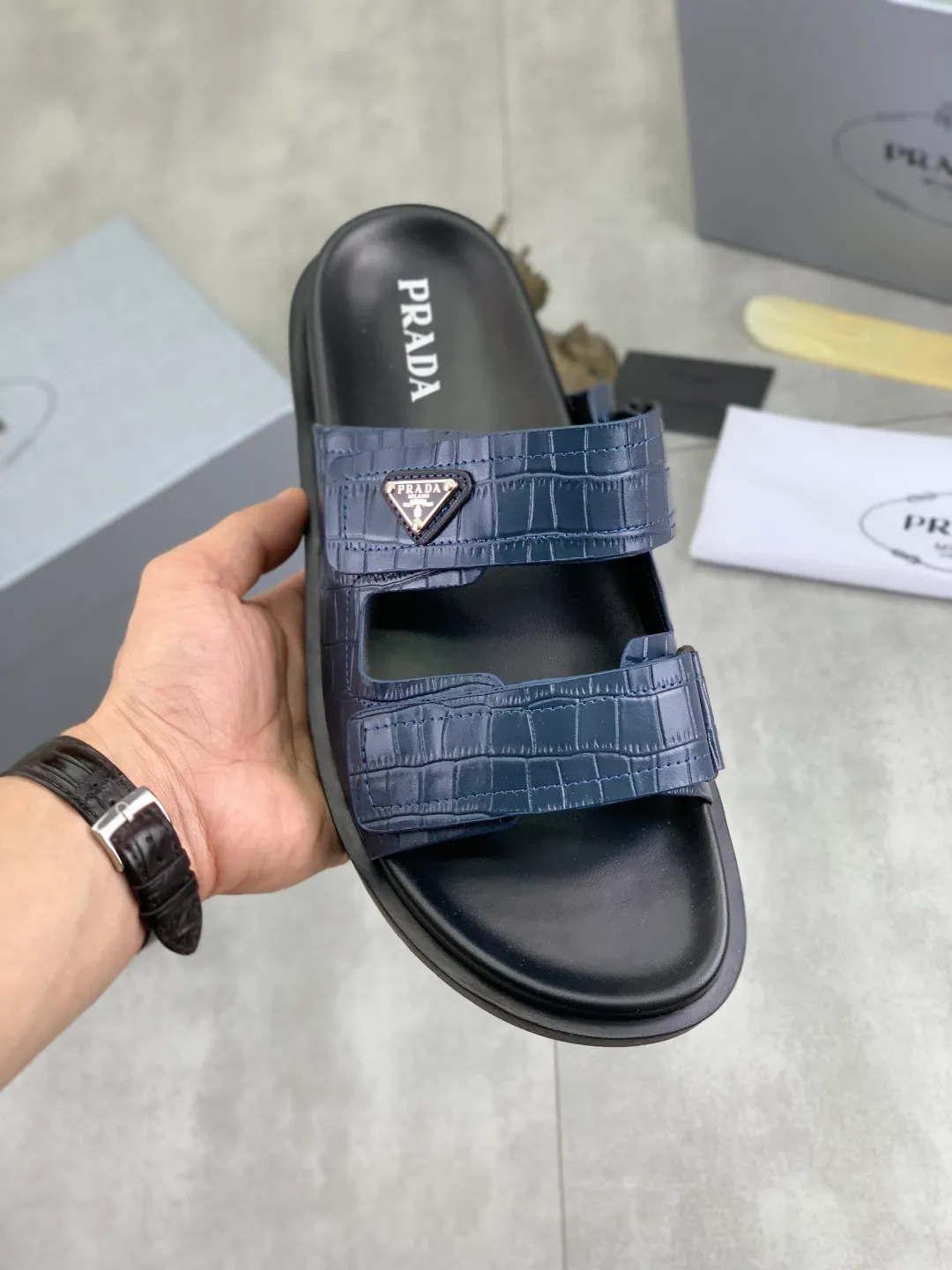 Men's shoes 💰P340💰【New style】🎁🎁🎁 PRADA Prada's new casual slippers, original official website, perfect workmanship, transmitting a kind of noble luxury, sublimating its definition of luxury in Prada's high-end extraordinary craftsmanship. Original combination outsole, code number: 38-44 (45 customized) Multiple colors 🉑️ to choose from